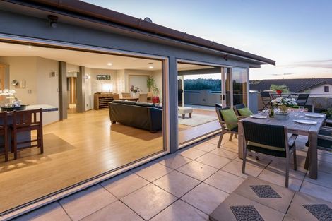 Photo of property in 1a Liston Crescent, Cockle Bay, Auckland, 2014