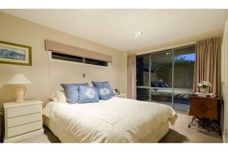 Photo of property in 5a Bernleigh Terrace, West Harbour, Auckland, 0618