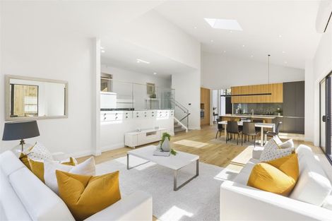 Photo of property in 24 Lorikeet Place, Unsworth Heights, Auckland, 0632