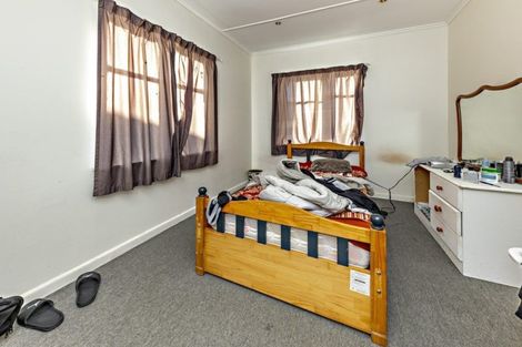 Photo of property in 16 Freyberg Avenue, Papatoetoe, Auckland, 2104