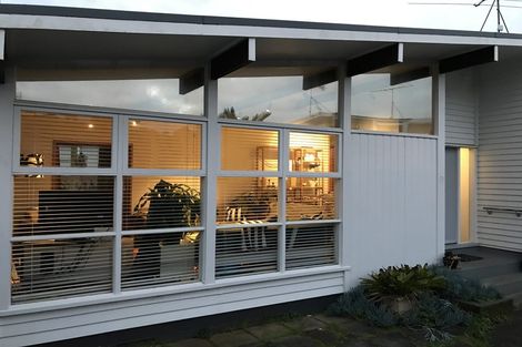 Photo of property in 4 Dunstall Place, Mangere Bridge, Auckland, 2022