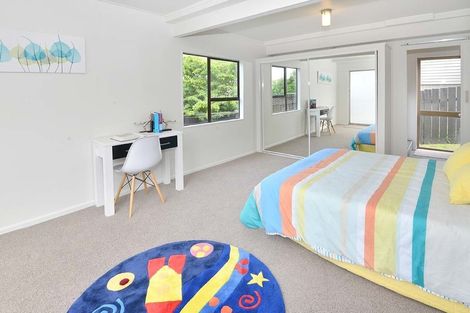 Photo of property in 1/694 East Coast Road, Pinehill, Auckland, 0632
