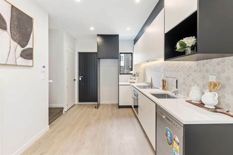 Photo of property in 42 Kiato Lane, Flat Bush, Auckland, 2019