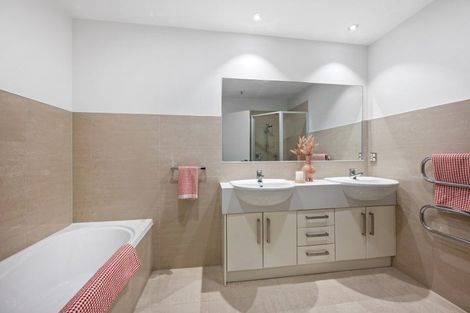 Photo of property in 175h Hurstmere Road, Takapuna, Auckland, 0622