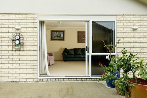 Photo of property in 2/100 Millers Road, Brookfield, Tauranga, 3110