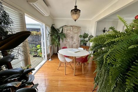 Photo of property in 1090 Great North Road, Point Chevalier, Auckland, 1022