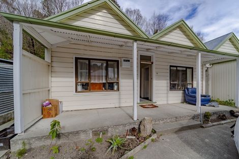 Photo of property in 19 Main Street, Hospital Hill, Napier, 4110