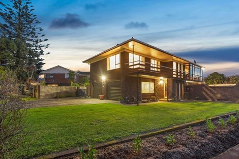 Photo of property in 11 Banbury Place, Mangere Bridge, Auckland, 2022