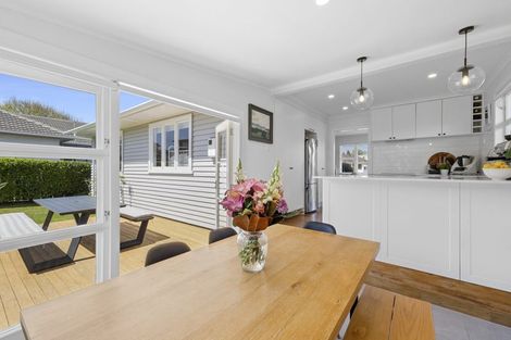 Photo of property in 9 Trafalgar Street, Westown, New Plymouth, 4310