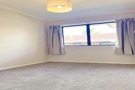 Photo of property in 21 Woodview Rise, Botany Downs, Auckland, 2010