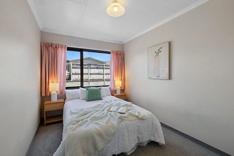 Photo of property in 8 Julian Place, Westown, New Plymouth, 4310