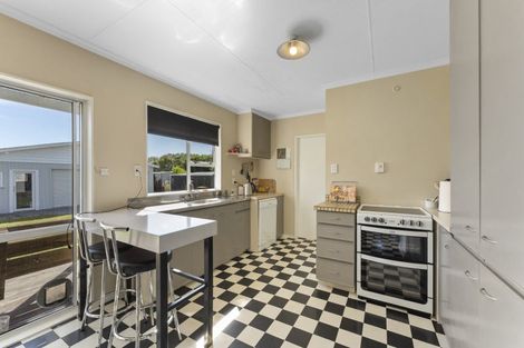 Photo of property in 26 Avenue North Road, Levin, 5510