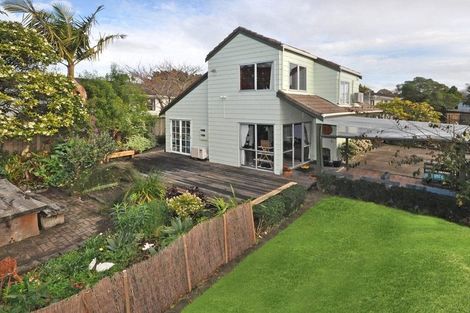 Photo of property in 2 Edwin Freeman Place, Ranui, Auckland, 0612