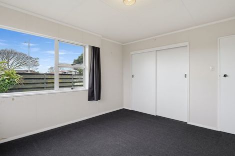 Photo of property in 1 Dunk Place, Milson, Palmerston North, 4414