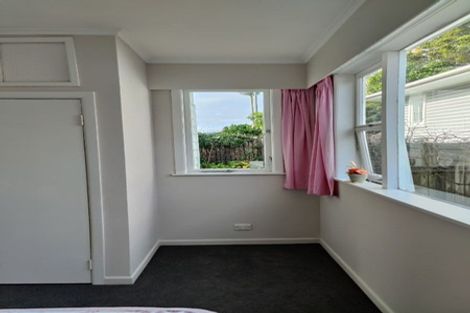 Photo of property in 2/11 Seaview Avenue, Northcote, Auckland, 0627