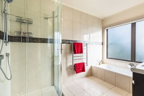 Photo of property in 10 Bundoran Way, Pinehill, Auckland, 0632