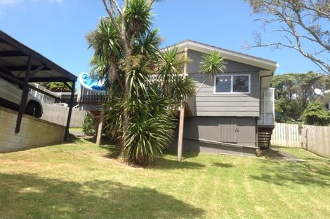 Photo of property in 2/247 Wairau Road, Totara Vale, Auckland, 0627