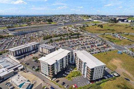 Photo of property in 509/3 Kaipiho Lane, Albany, Auckland, 0632