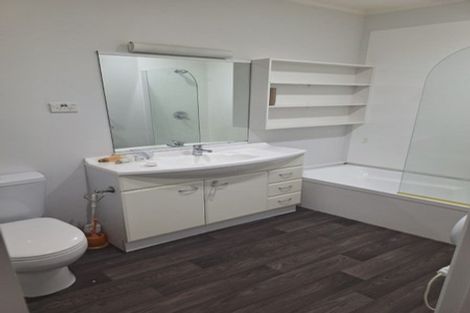 Photo of property in 137 Reeves Road, Pakuranga Heights, Auckland, 2010