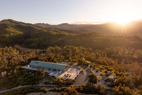 Photo of property in Splitapplelodge.com, 370 Kaiteriteri-sandy Bay Road, Kaiteriteri, Motueka, 7197