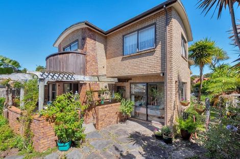 Photo of property in 21 South Kensington Way, Henderson, Auckland, 0612