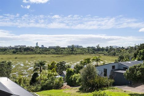 Photo of property in 68 Exmouth Road, Northcote, Auckland, 0627