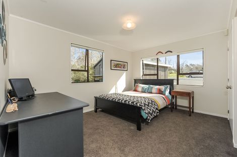 Photo of property in 102 Shaw Road, Oratia, Auckland, 0604