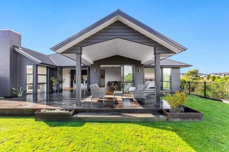 Photo of property in 82 Hayfield Way, Karaka, Papakura, 2113