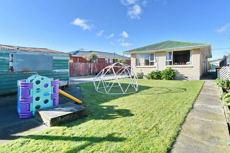 Photo of property in 92 Frensham Crescent, Woolston, Christchurch, 8062