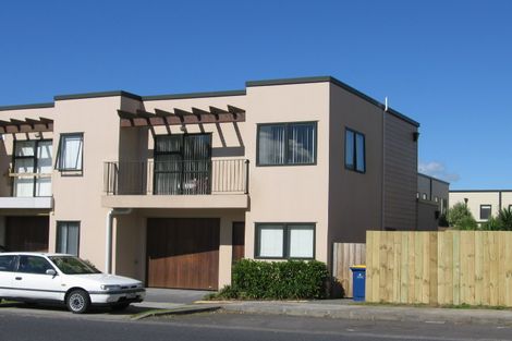Photo of property in 14/17 Harbour View Road, Te Atatu Peninsula, Auckland, 0610