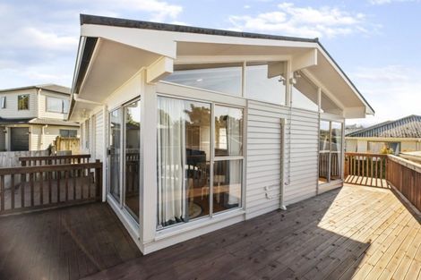 Photo of property in 17 Newland Grove, Henderson, Auckland, 0610