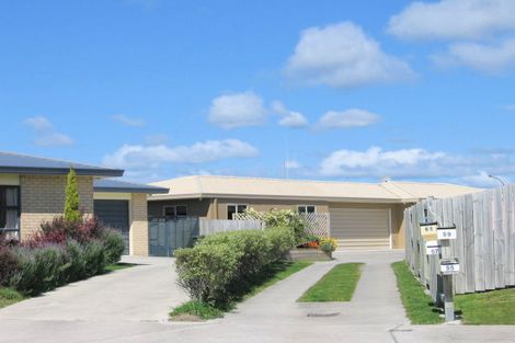 Photo of property in 61 Summerland Crescent, Papamoa Beach, Papamoa, 3118