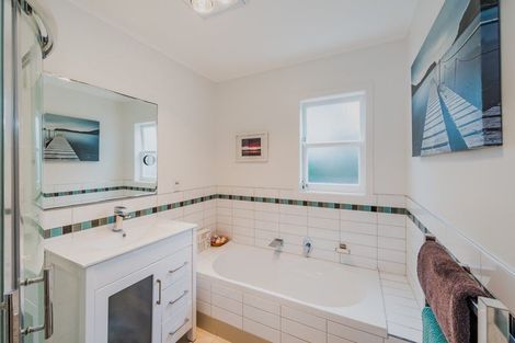 Photo of property in 33 Ocean Road, Paraparaumu Beach, Paraparaumu, 5032