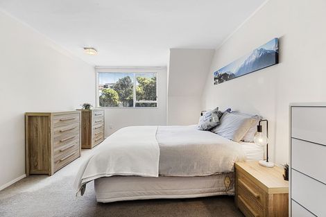 Photo of property in 52 Akaroa Drive, Maupuia, Wellington, 6022