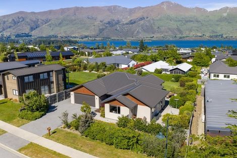 Photo of property in 5 Centre Crescent, Wanaka, 9305