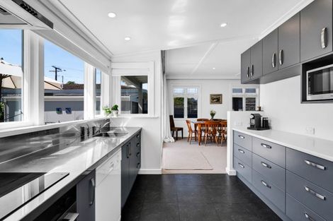 Photo of property in 86 Tukapa Street, Westown, New Plymouth, 4310