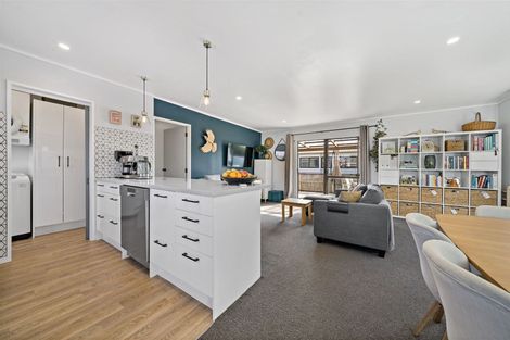 Photo of property in 1/80 Kervil Avenue, Te Atatu Peninsula, Auckland, 0610