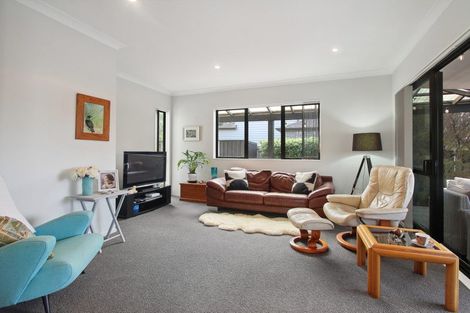Photo of property in 22 Midhurst Avenue, Henderson, Auckland, 0612