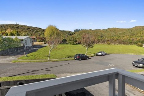 Photo of property in 18 Oaklands Grove, Clouston Park, Upper Hutt, 5018