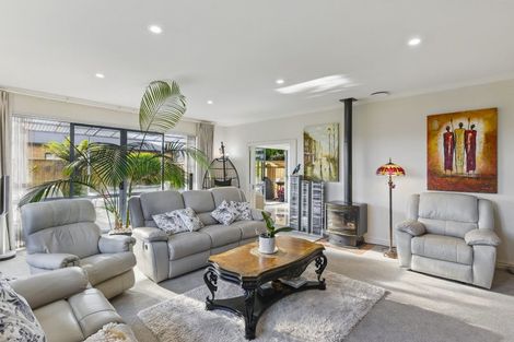 Photo of property in 41 Holcombe Drive, Paraparaumu, 5032