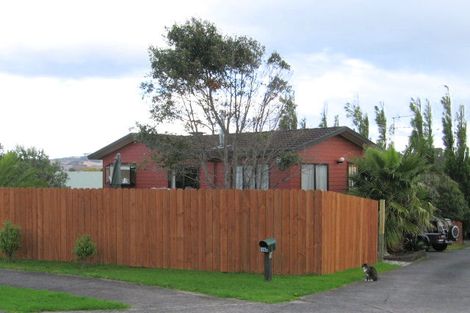 Photo of property in 1/15 Seaglen Place, Botany Downs, Auckland, 2010
