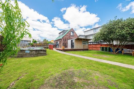 Photo of property in 39 Kingdale Road, Henderson, Auckland, 0610