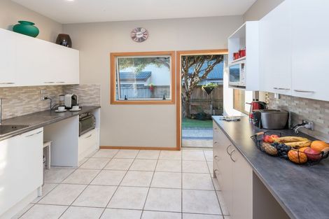 Photo of property in 1a Liston Crescent, Cockle Bay, Auckland, 2014