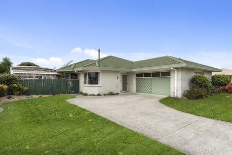 Photo of property in 17 Reef Avenue, Papamoa Beach, Papamoa, 3118