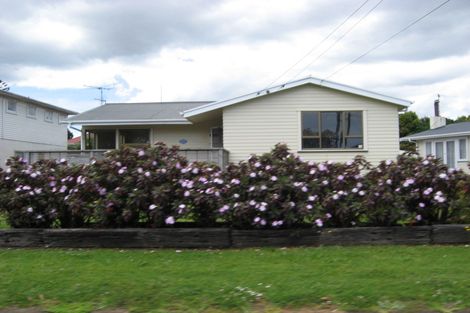 Photo of property in 27 Shortt Avenue, Mangere Bridge, Auckland, 2022