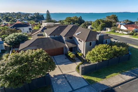 Photo of property in 1a Liston Crescent, Cockle Bay, Auckland, 2014