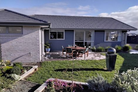 Photo of property in 22 Olney Court, One Tree Point, 0118