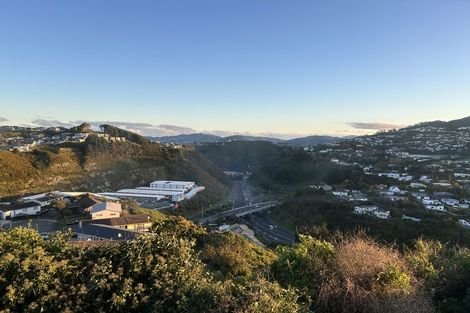 Photo of property in 6 Stroud Way, Newlands, Wellington, 6037