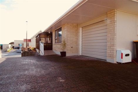 Photo of property in 1/506 Devon Street East, Strandon, New Plymouth, 4312