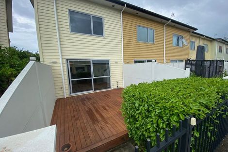 Photo of property in 29/11 Ray Small Drive, Papakura, 2110